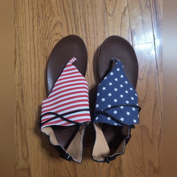 American Flag flat canvas sandals, size 42 women's 10, red/white/blue/black - Picture 2 of 10